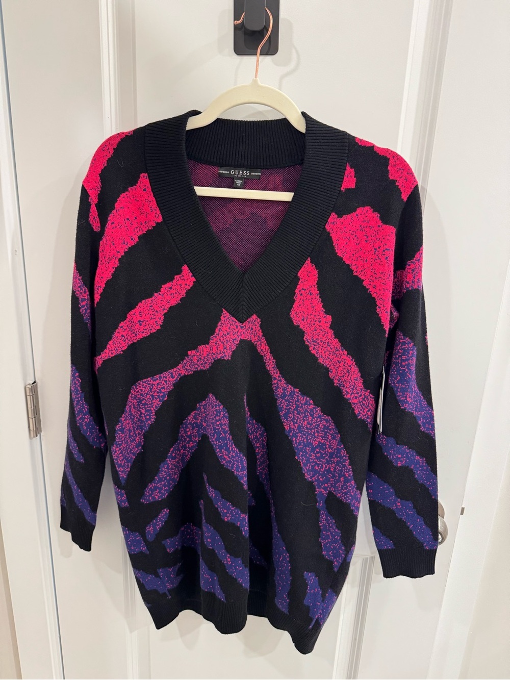 NWT GUESS
Los Angeles Ombre Zebra Print V-Neck Sweater Dress - Size XS